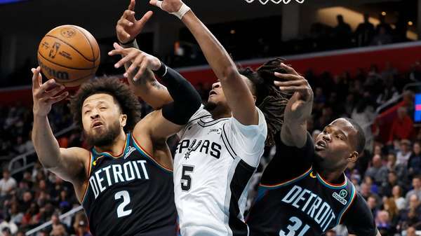 马刺活塞半场火药味十足 西部豪强力克东部榜首展冠军相