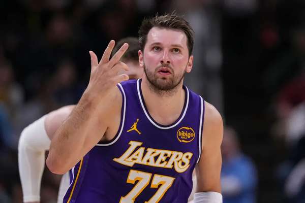 NBA／湖人137-130轻取步行者！东契奇狂砍43分 创两大神迹封王